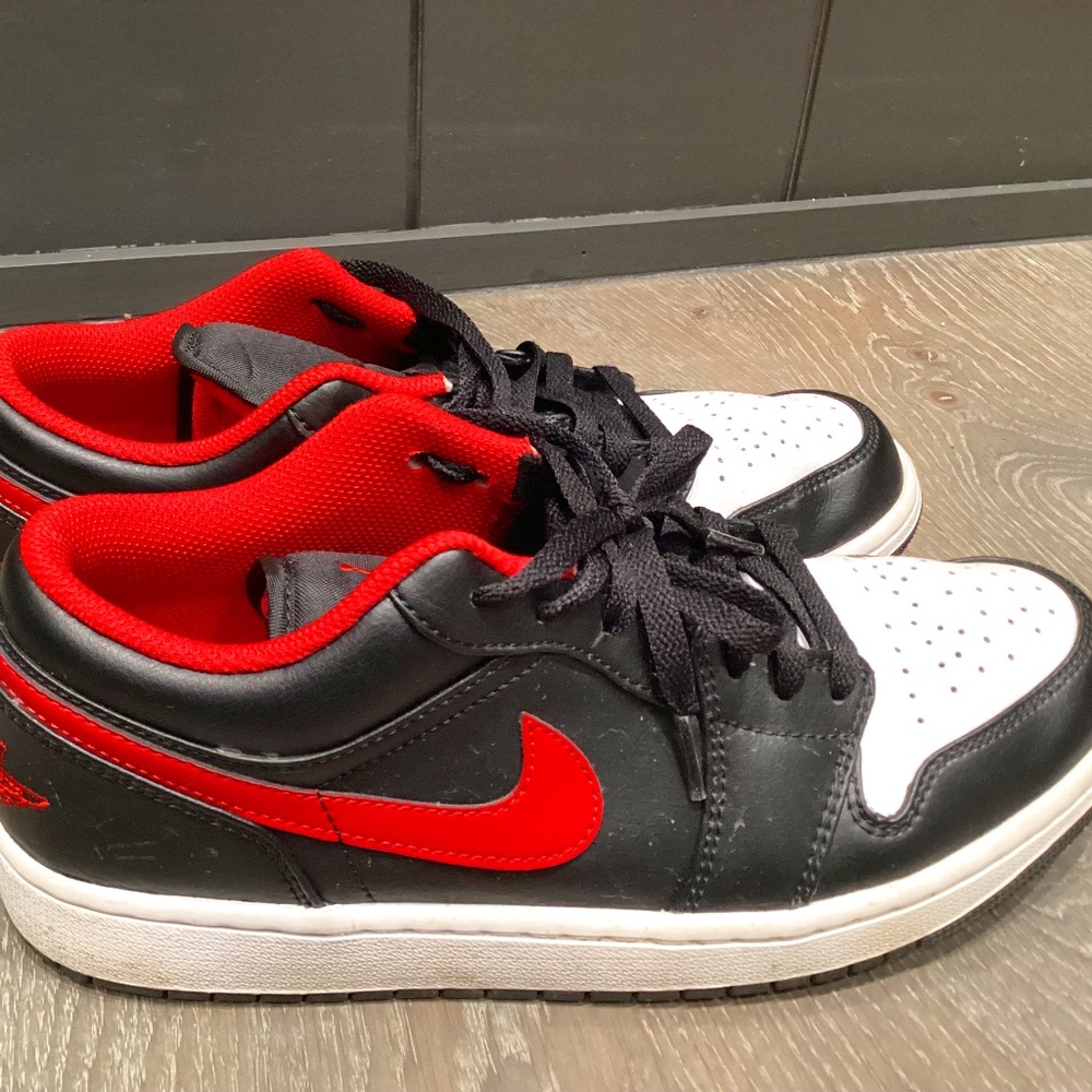 Men's Nike Air Jordan 1 Low – Classic Sneaker Style Used